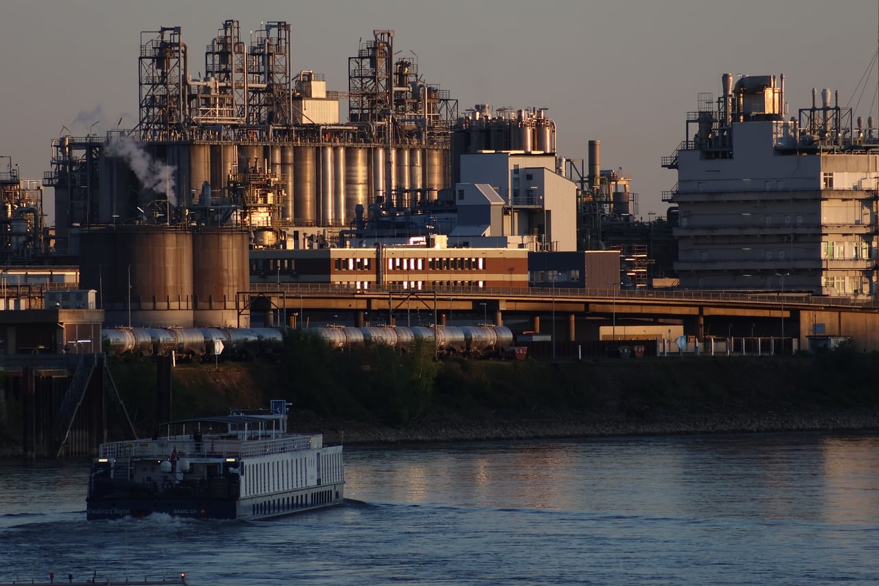 Data's Smart Sentry: Auto-Fixing Pipelines for AI's Sharpest Decisions